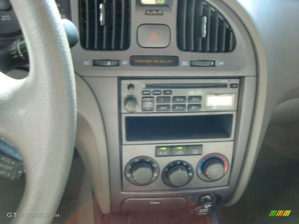 2004 Elantra GLS Sedan - Nordic White / Gray photo #13