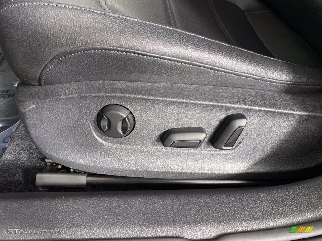 2016 Volkswagen Passat SE Sedan Front Seat Photo #140837207