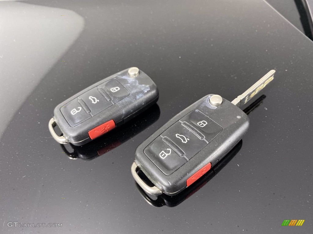 2016 Volkswagen Passat SE Sedan Keys Photos