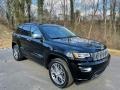 Front 3/4 View of 2021 Grand Cherokee Overland 4x4