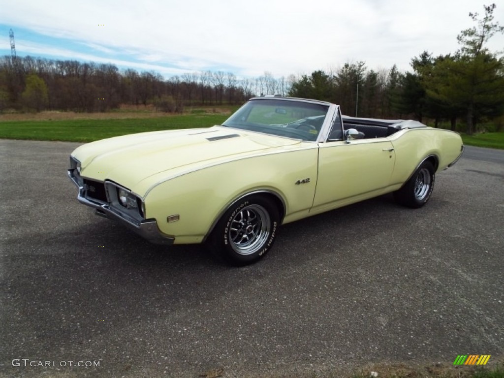 Saffron 1968 Oldsmobile 442 Convertible Exterior Photo #140845936