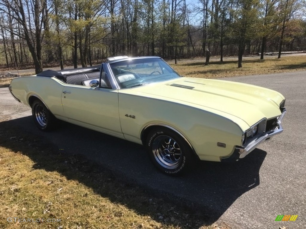 Saffron 1968 Oldsmobile 442 Convertible Exterior Photo #140846003