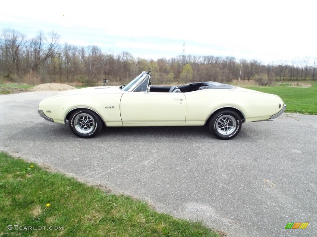 Saffron 1968 Oldsmobile 442 Convertible Exterior Photo #140846026