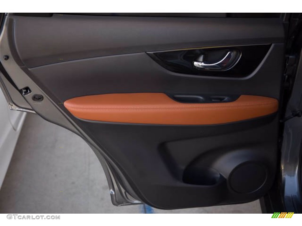 2018 Nissan Rogue SL Tan Door Panel Photo #140850040