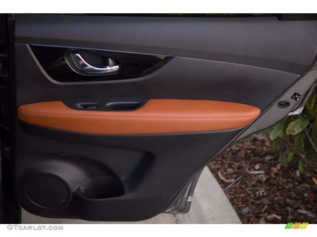 2018 Nissan Rogue SL Tan Door Panel Photo #140850064