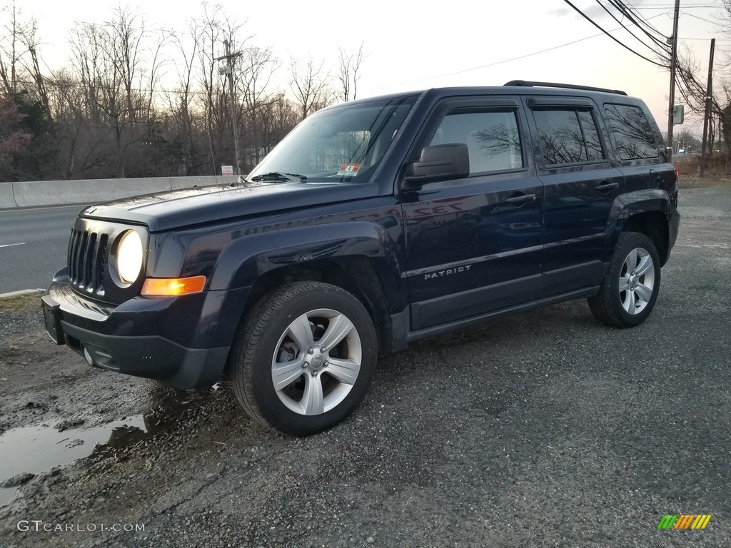2013 Patriot Latitude 4x4 - Black / Dark Slate Gray/Light Pebble photo #7