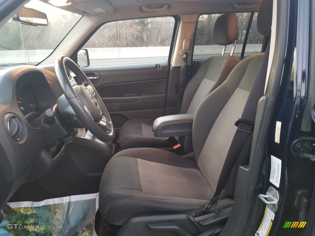 2013 Patriot Latitude 4x4 - Black / Dark Slate Gray/Light Pebble photo #12