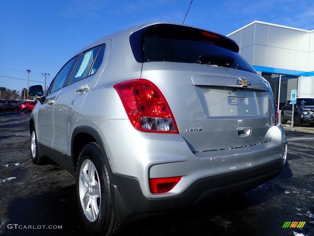 2019 Trax LS - Silver Ice Metallic / Jet Black photo #5