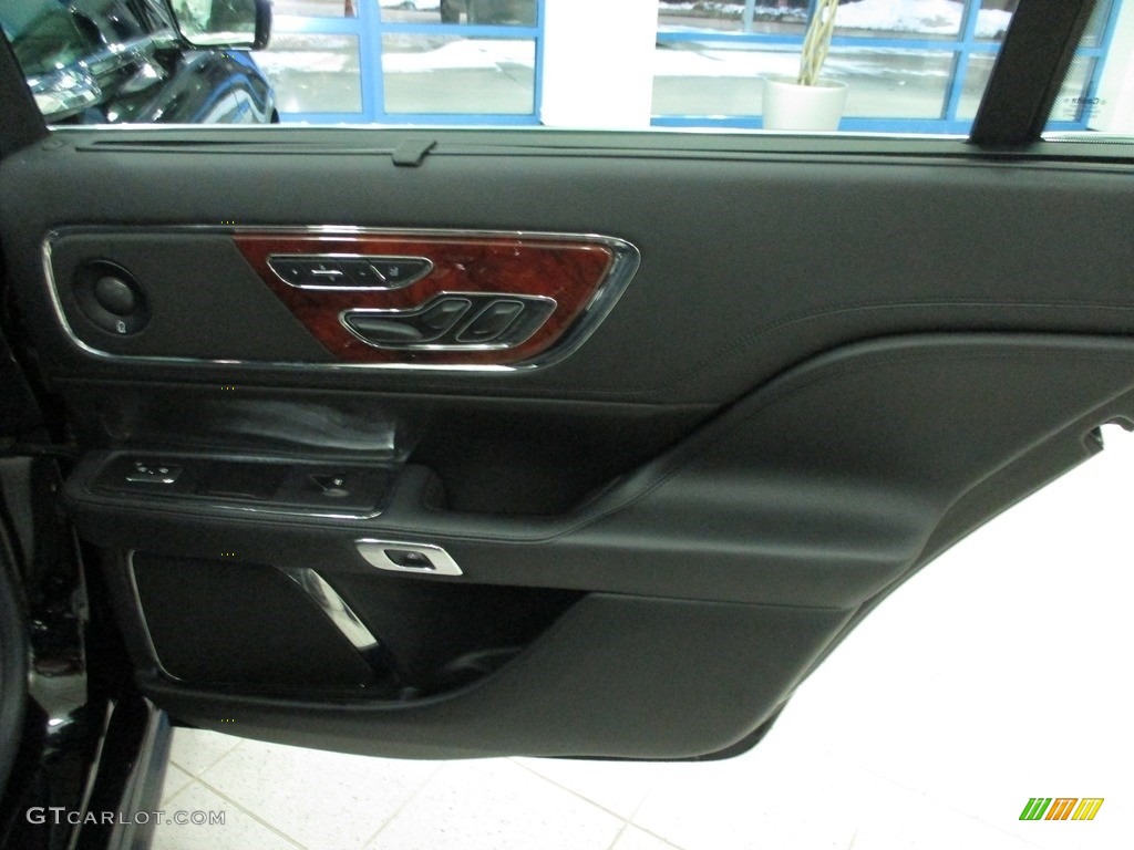 2017 Lincoln Continental Reserve AWD Ebony Door Panel Photo #140858852