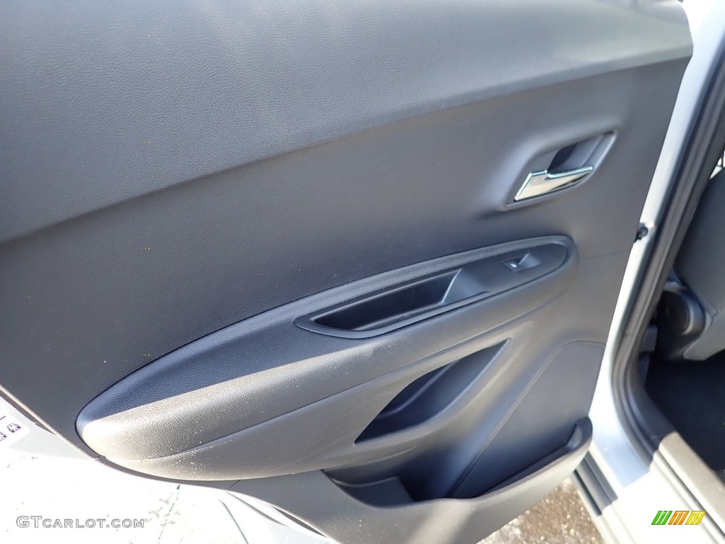 2019 Trax LS - Silver Ice Metallic / Jet Black photo #23