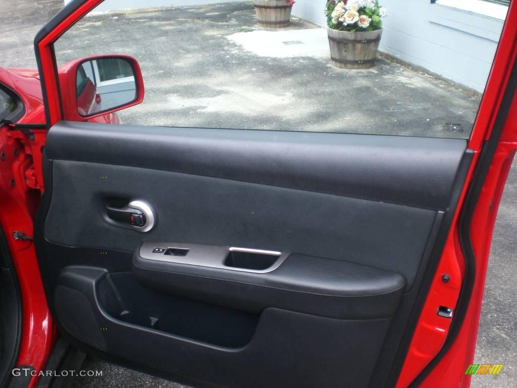 2008 Versa 1.8 S Hatchback - Red Alert / Charcoal photo #24