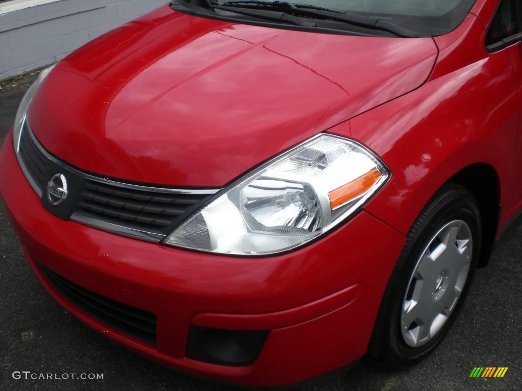 2008 Versa 1.8 S Hatchback - Red Alert / Charcoal photo #28