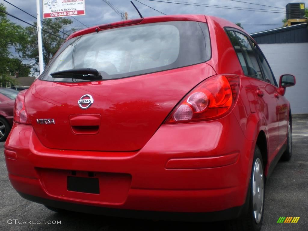 2008 Versa 1.8 S Hatchback - Red Alert / Charcoal photo #30