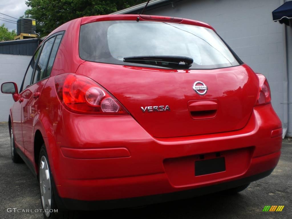 2008 Versa 1.8 S Hatchback - Red Alert / Charcoal photo #31