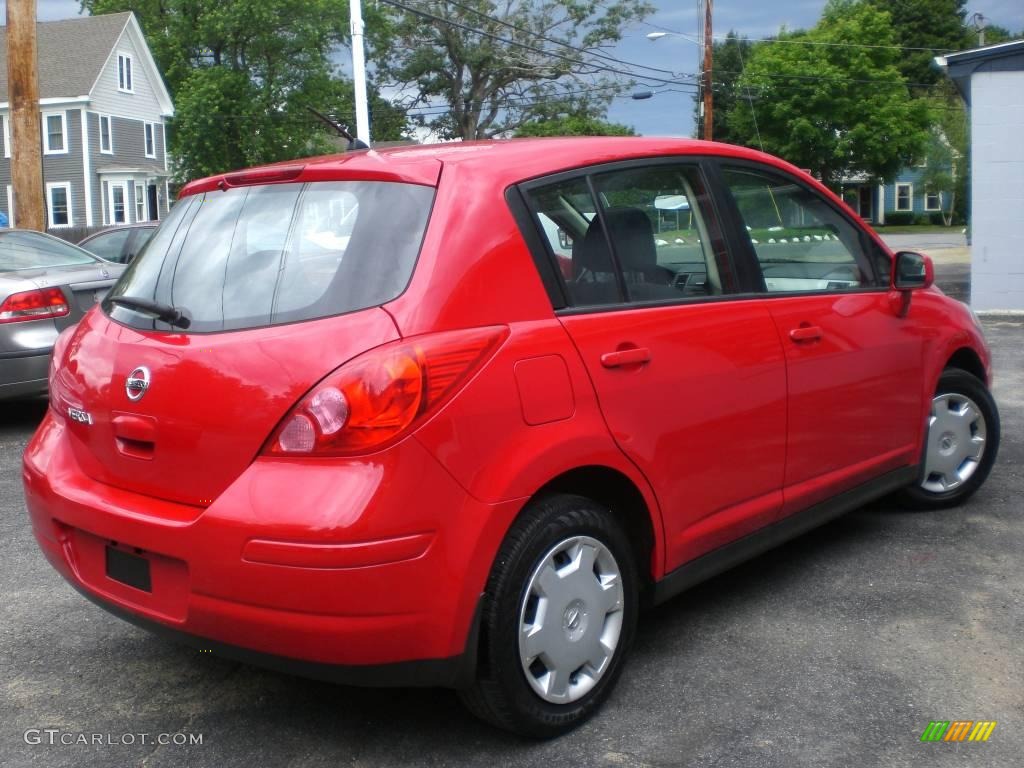 2008 Versa 1.8 S Hatchback - Red Alert / Charcoal photo #34
