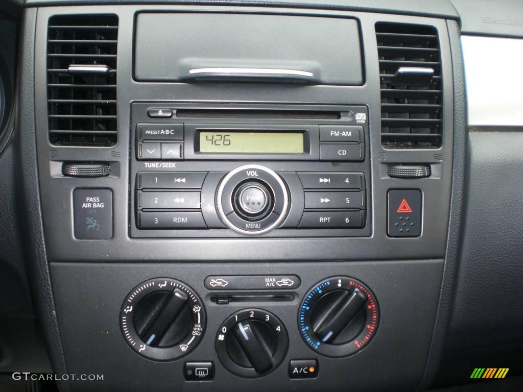 2008 Versa 1.8 S Hatchback - Red Alert / Charcoal photo #40