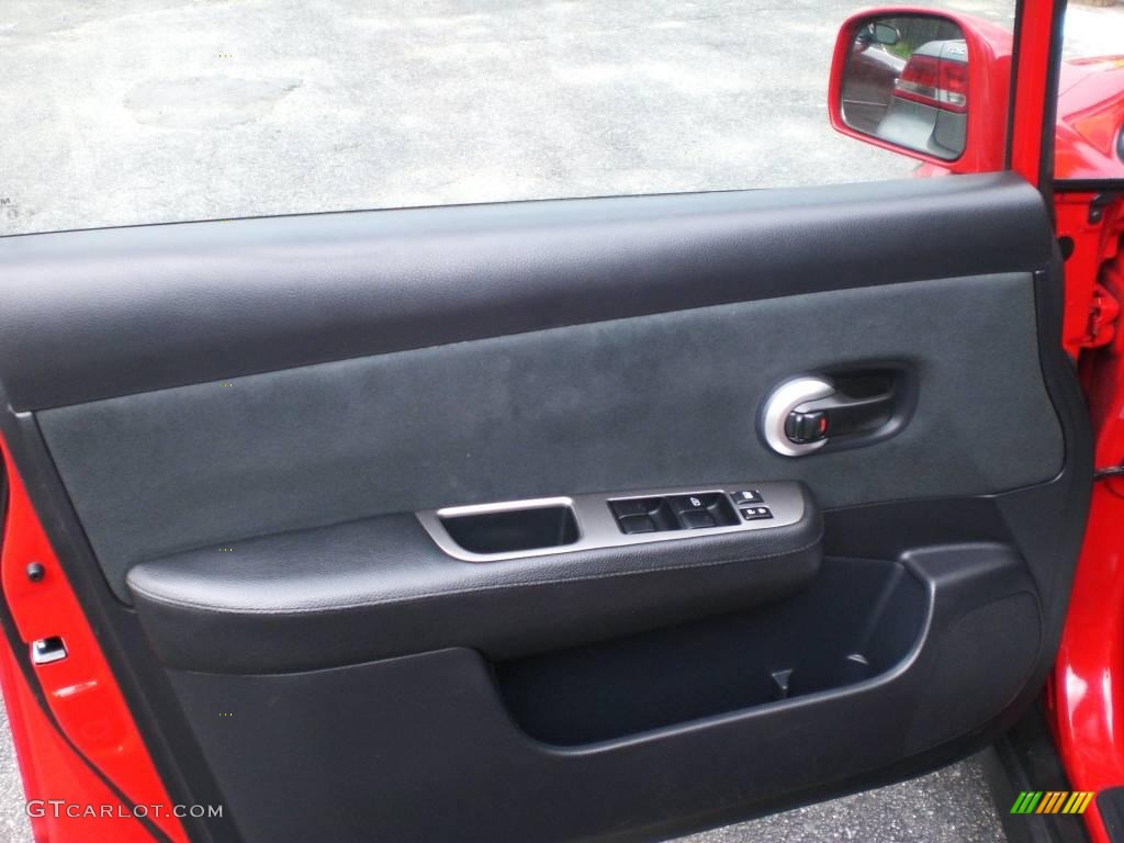 2008 Versa 1.8 S Hatchback - Red Alert / Charcoal photo #44