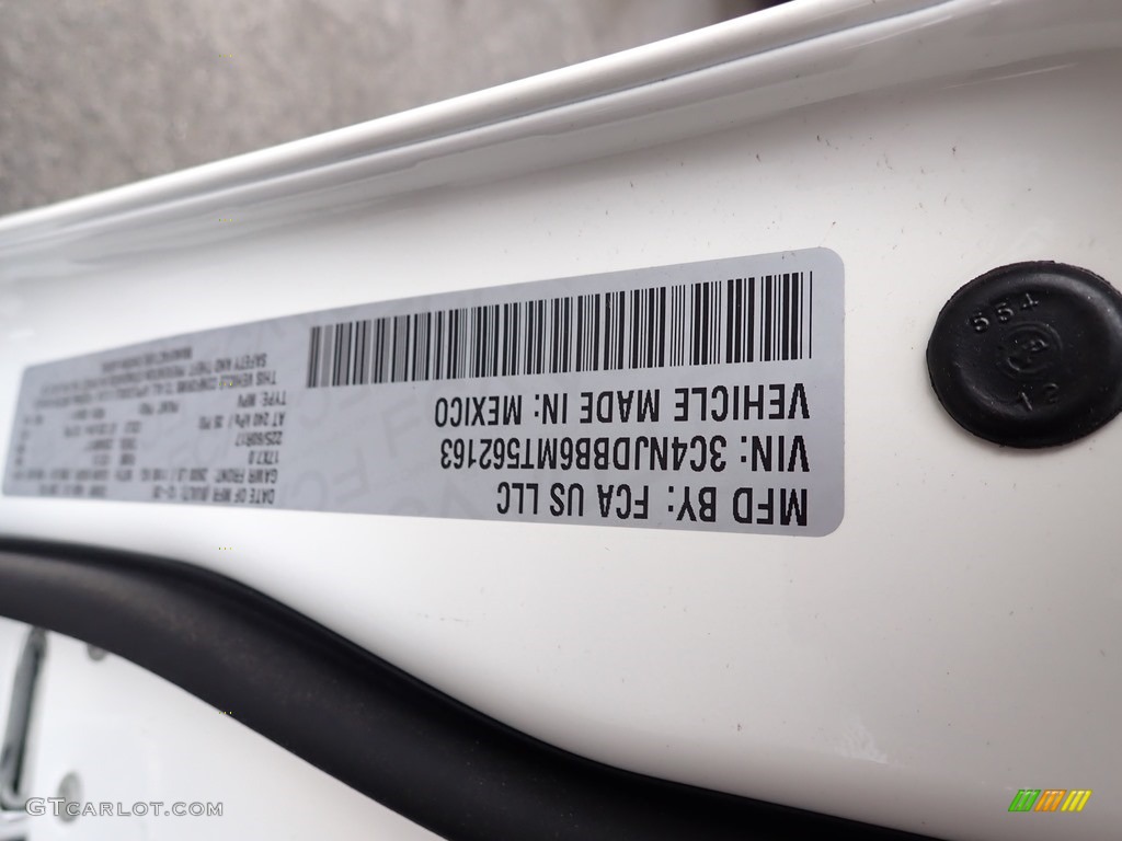 2021 Compass Latitude 4x4 - White / Black photo #16