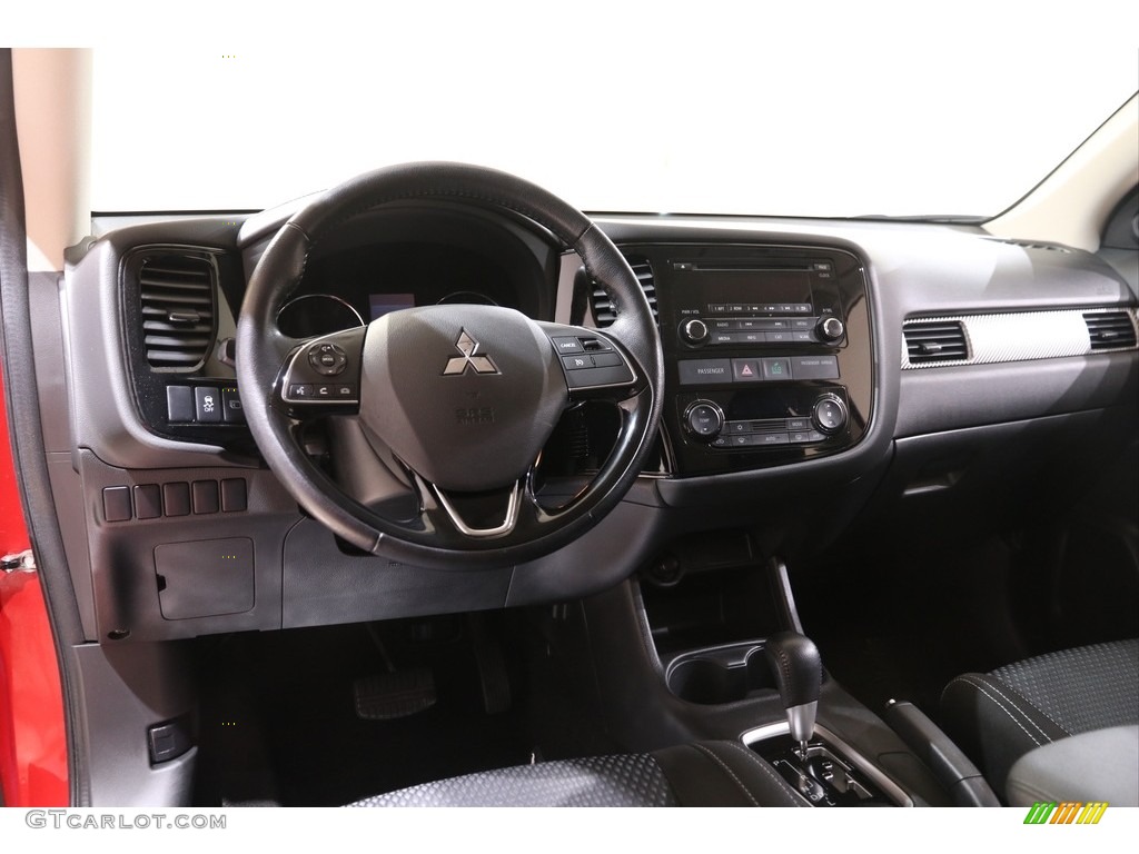 2016 Mitsubishi Outlander SE S-AWC Dashboard Photos