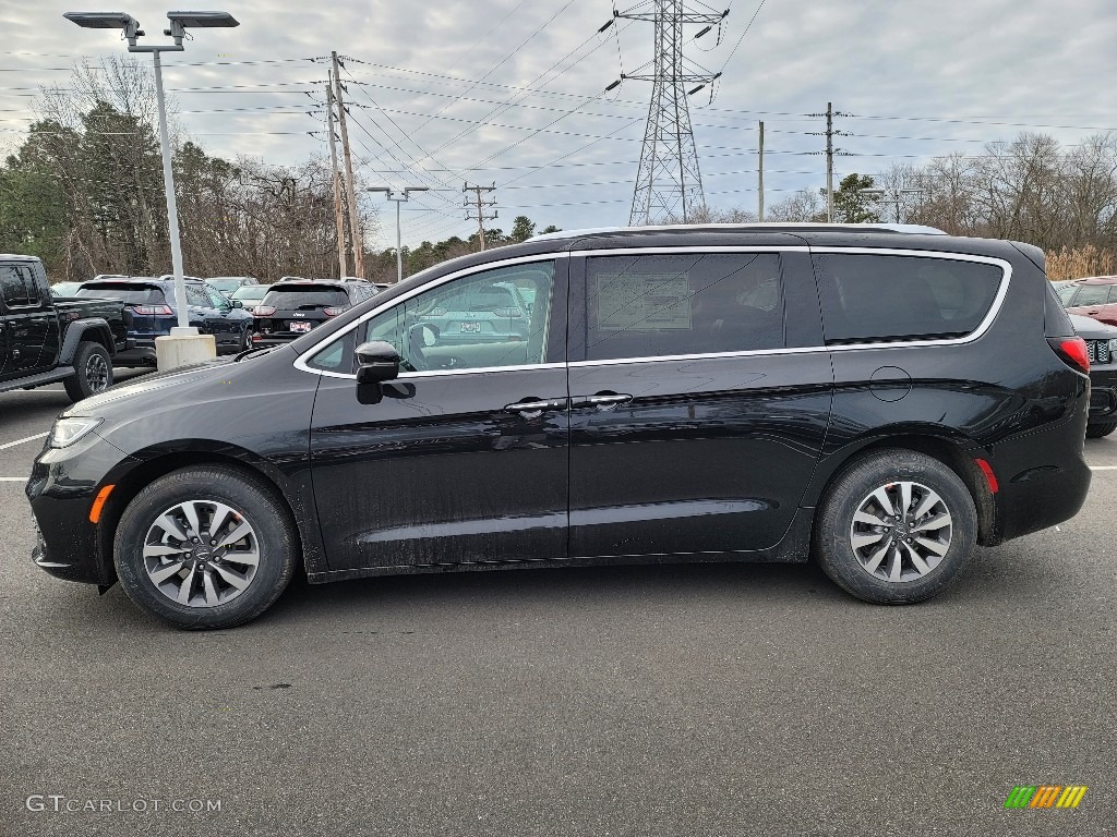 Brilliant Black Crystal Pearl 2021 Chrysler Pacifica Touring L Exterior Photo #140881435
