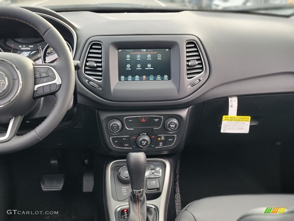 2021 Compass Latitude 4x4 - Olive Green Pearl / Black photo #7