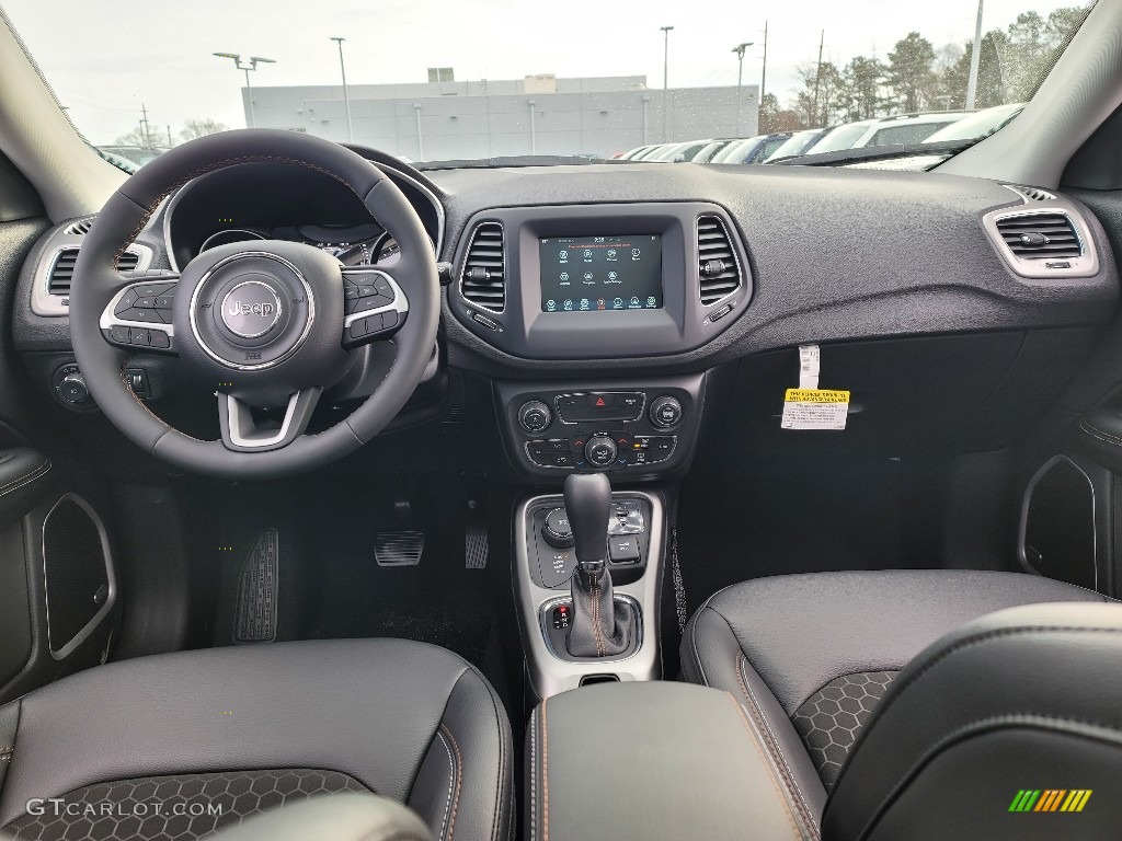 2021 Compass Latitude 4x4 - Olive Green Pearl / Black photo #8