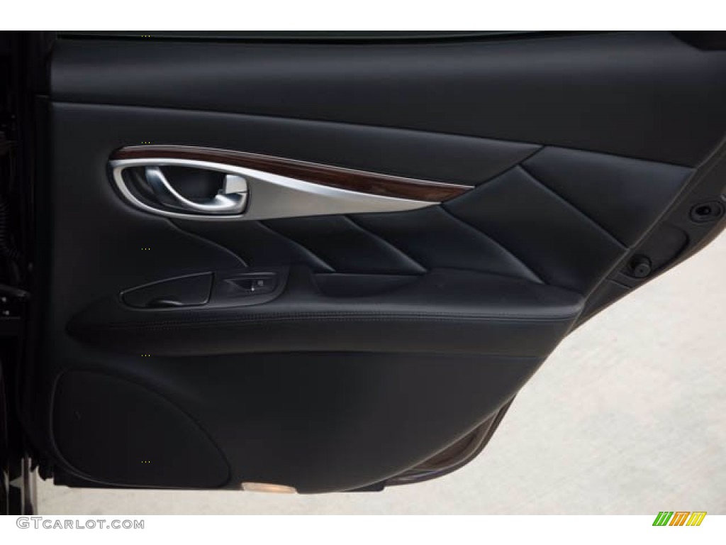 2018 Infiniti Q70 3.7 LUXE Graphite Door Panel Photo #140886958