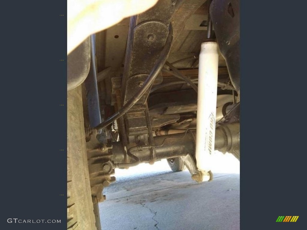 2001 Ford Excursion XLT 4x4 Undercarriage Photos