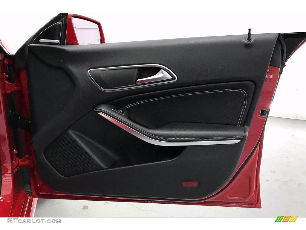 2016 Mercedes-Benz CLA 250 Door Panel Photos