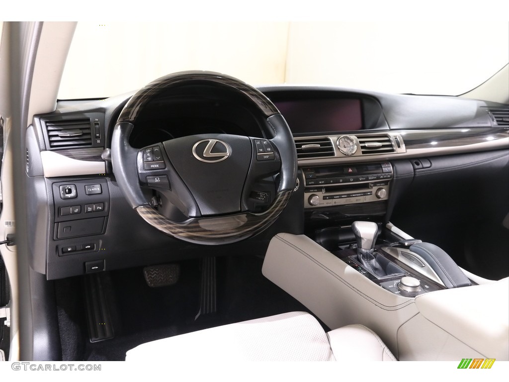 2016 Lexus LS 460 AWD Dashboard Photos