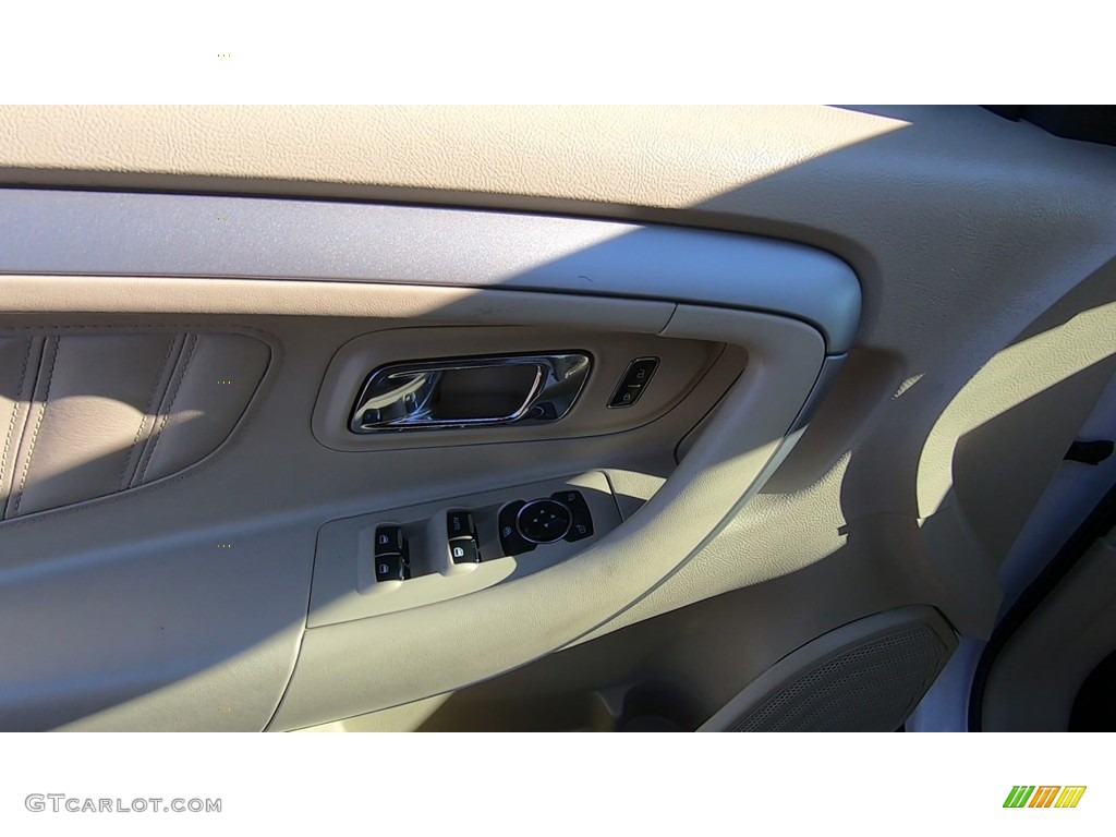 2017 Taurus SEL - Oxford White / Dune photo #13