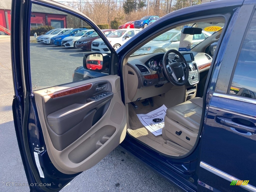 2013 Town & Country Touring - Crystal Blue Pearl / Dark Frost Beige/Medium Frost Beige photo #13