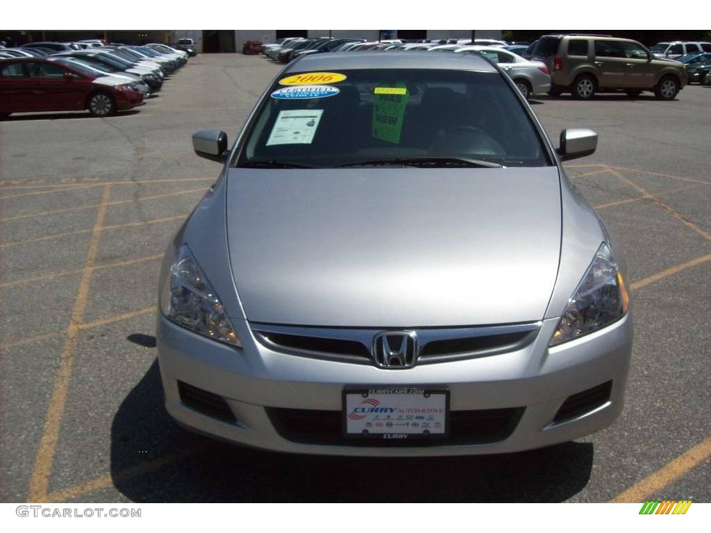 2006 Accord LX Sedan - Alabaster Silver Metallic / Gray photo #3