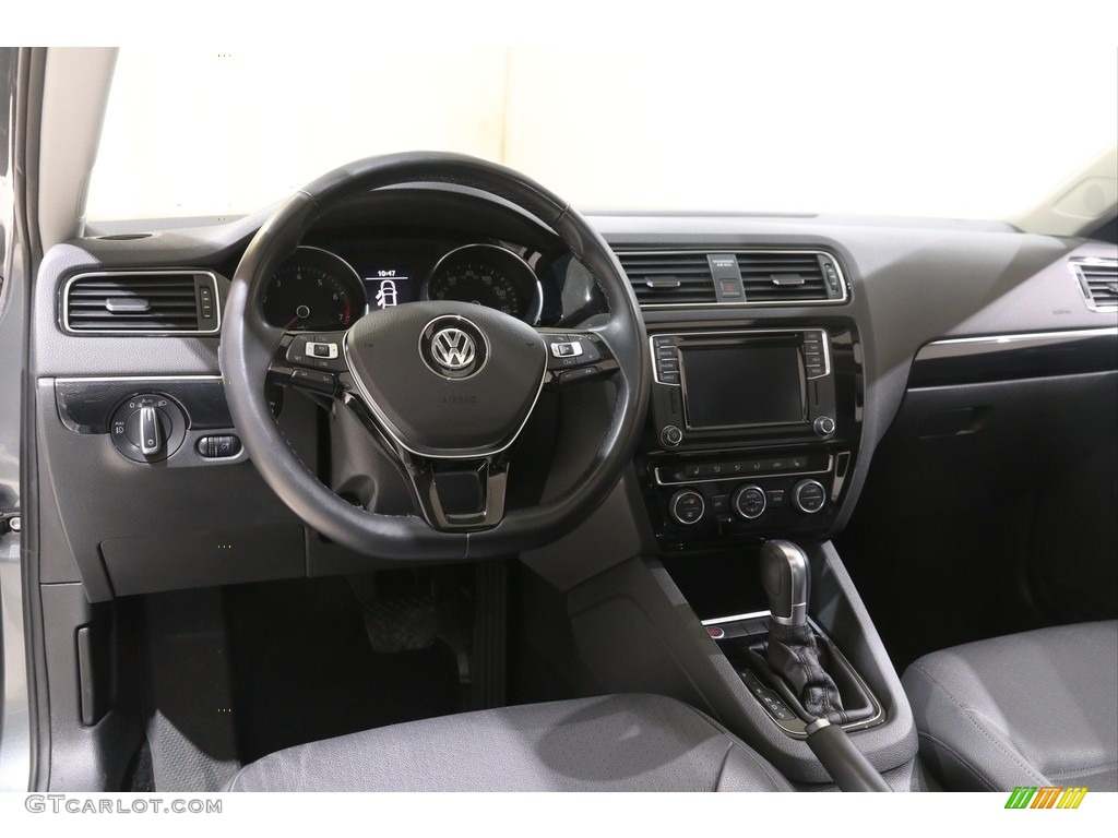 2017 Volkswagen Jetta SEL Titan Black Dashboard Photo #140911250