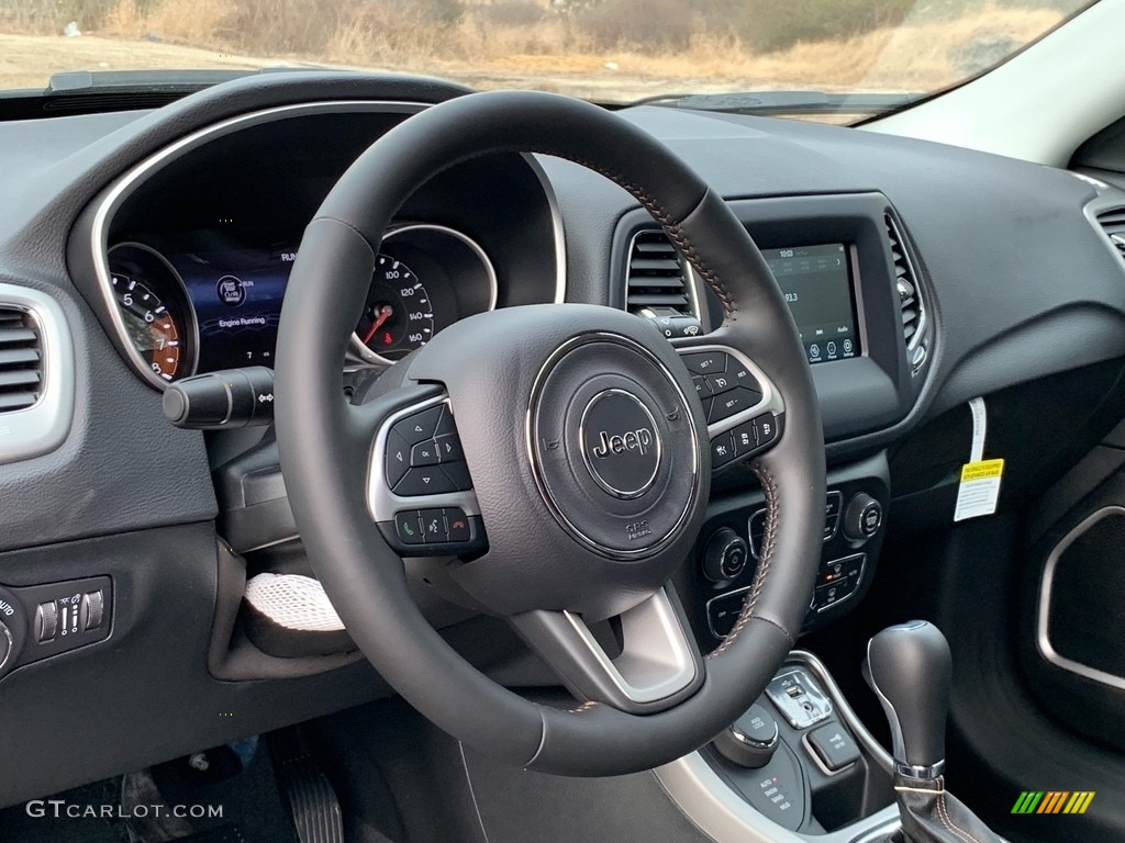 2021 Compass Latitude 4x4 - Granite Crystal Metallic / Black photo #8