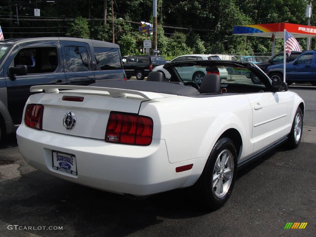 2006 Mustang V6 Premium Convertible - Performance White / Dark Charcoal photo #4