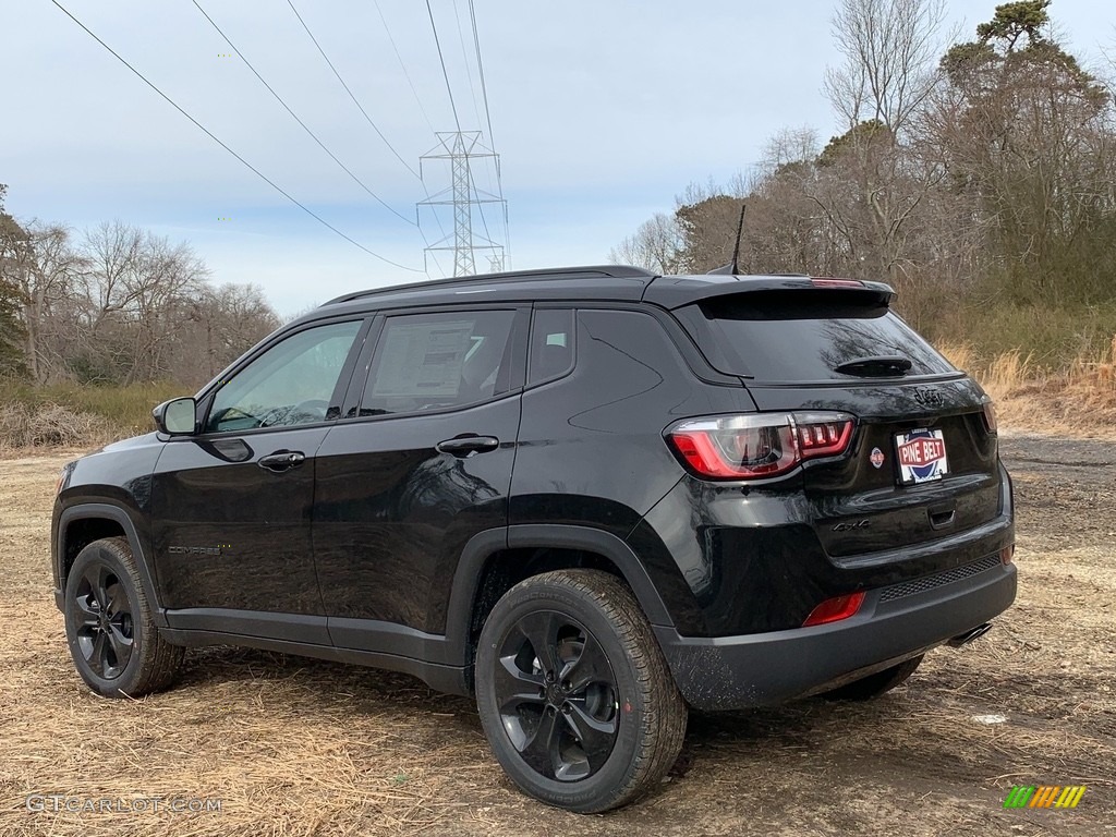 2021 Compass Latitude 4x4 - Diamond Black Crystal Pearl / Black photo #4