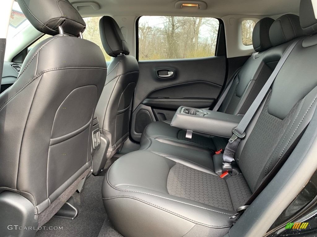 2021 Compass Latitude 4x4 - Diamond Black Crystal Pearl / Black photo #6