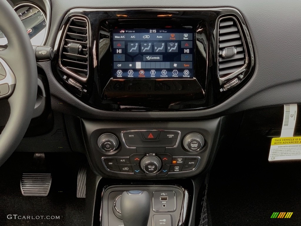 2021 Compass Latitude 4x4 - Diamond Black Crystal Pearl / Black photo #7