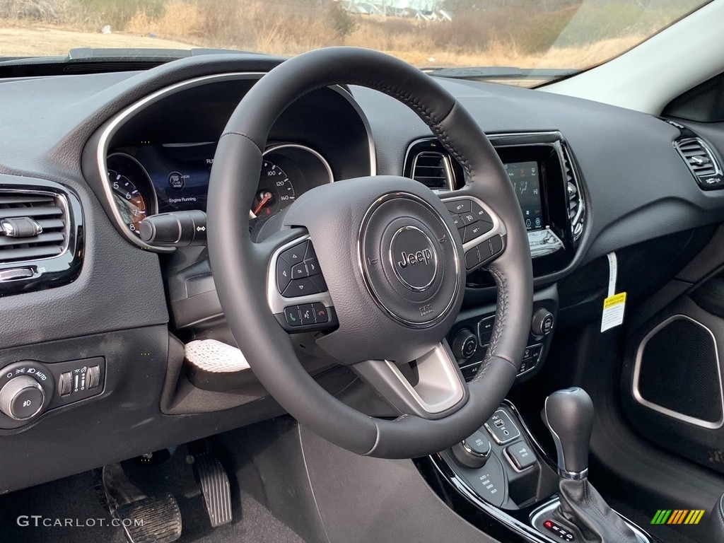 2021 Compass Latitude 4x4 - Diamond Black Crystal Pearl / Black photo #8