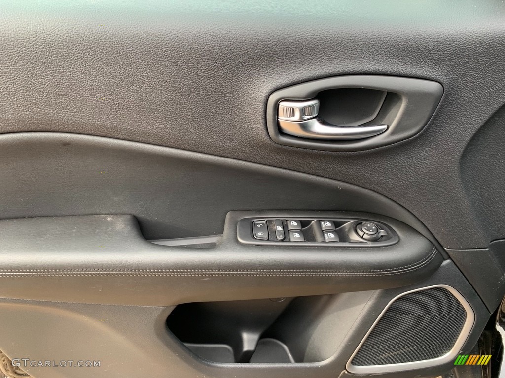 2021 Compass Latitude 4x4 - Diamond Black Crystal Pearl / Black photo #9