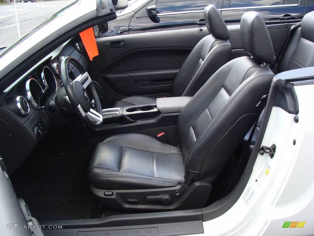 2006 Mustang V6 Premium Convertible - Performance White / Dark Charcoal photo #11