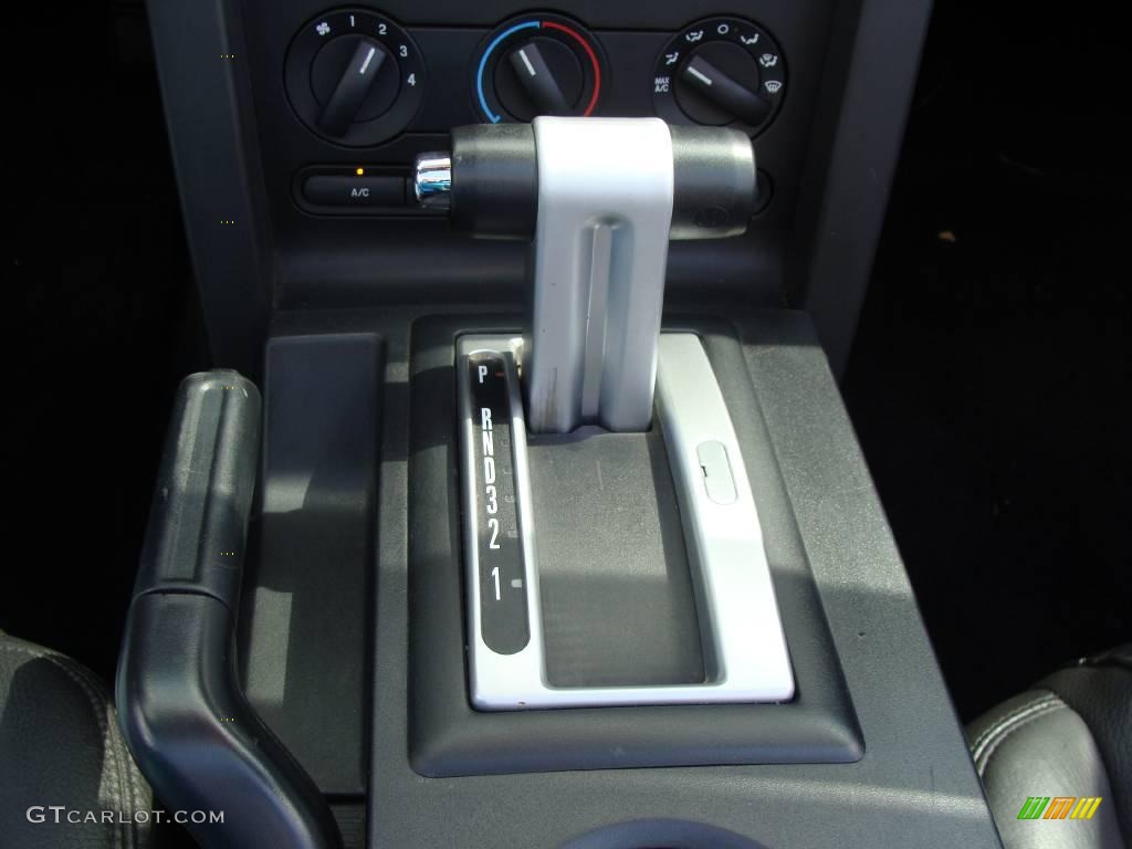 2006 Mustang V6 Premium Convertible - Performance White / Dark Charcoal photo #20