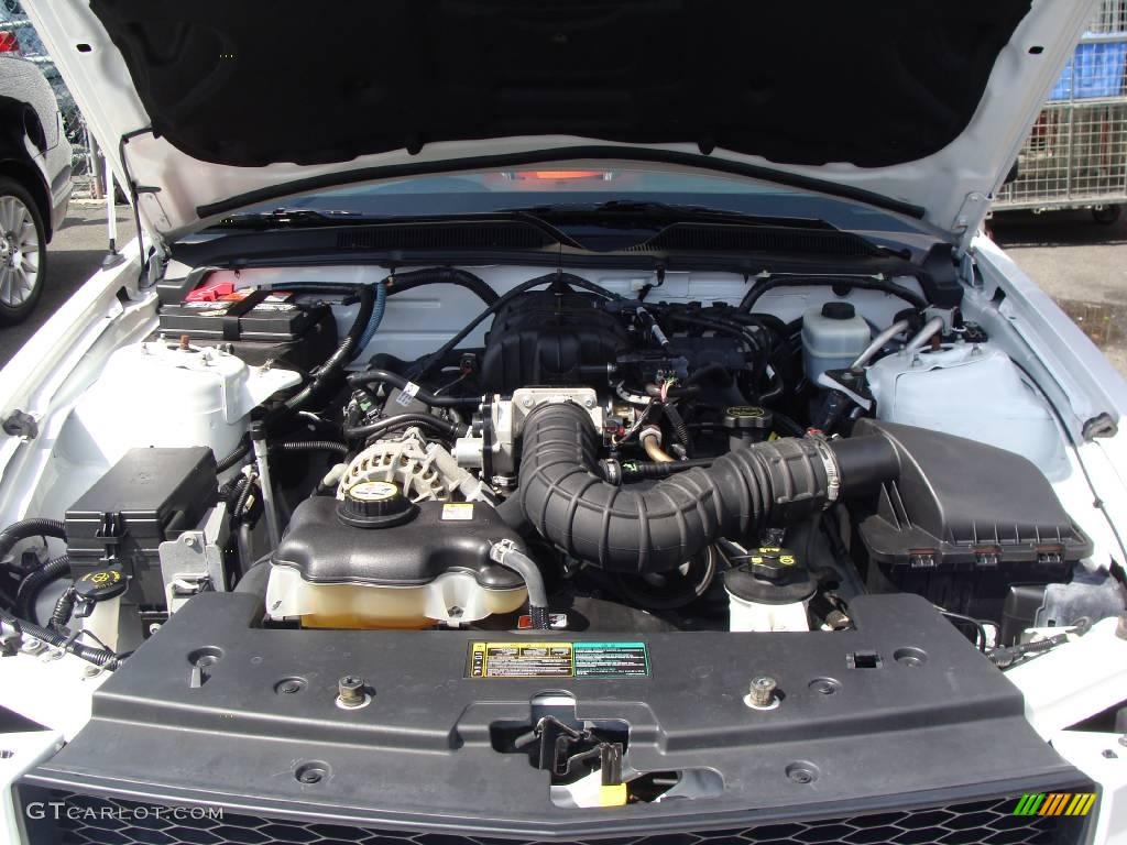2006 Mustang V6 Premium Convertible - Performance White / Dark Charcoal photo #22