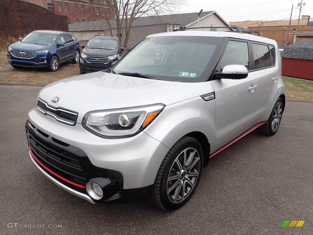 Bright Silver 2018 Kia Soul ! Exterior Photo #140917505
