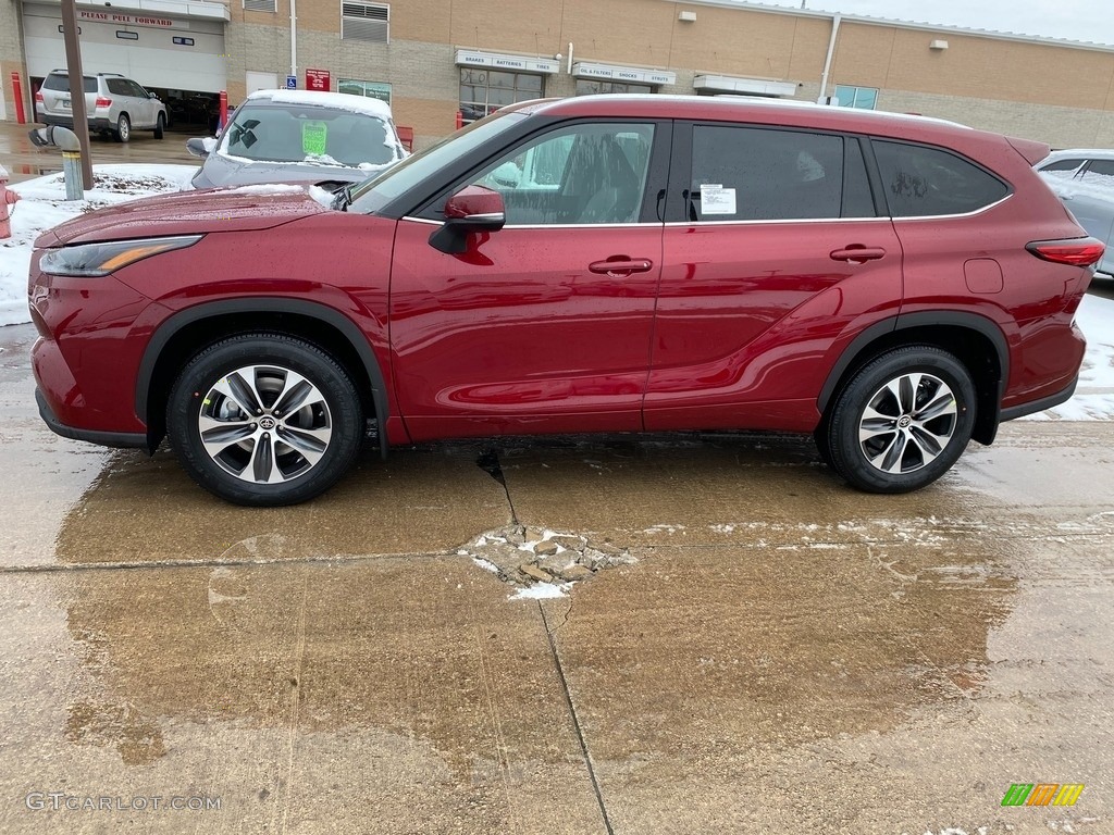 2021 Highlander XLE AWD - Ruby Flare Pearl / Graphite photo #1