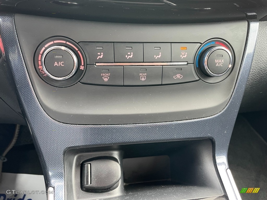 2017 Nissan Sentra SR Turbo Controls Photo #140922679