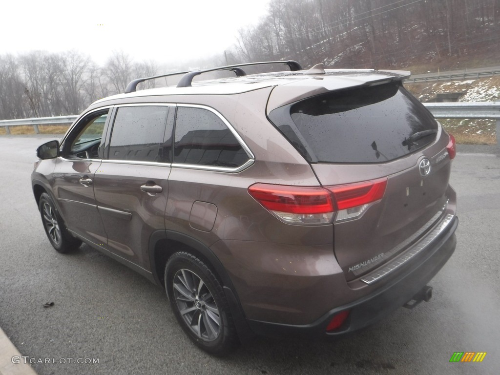 2018 Highlander XLE AWD - Toasted Walnut Pearl / Almond photo #13