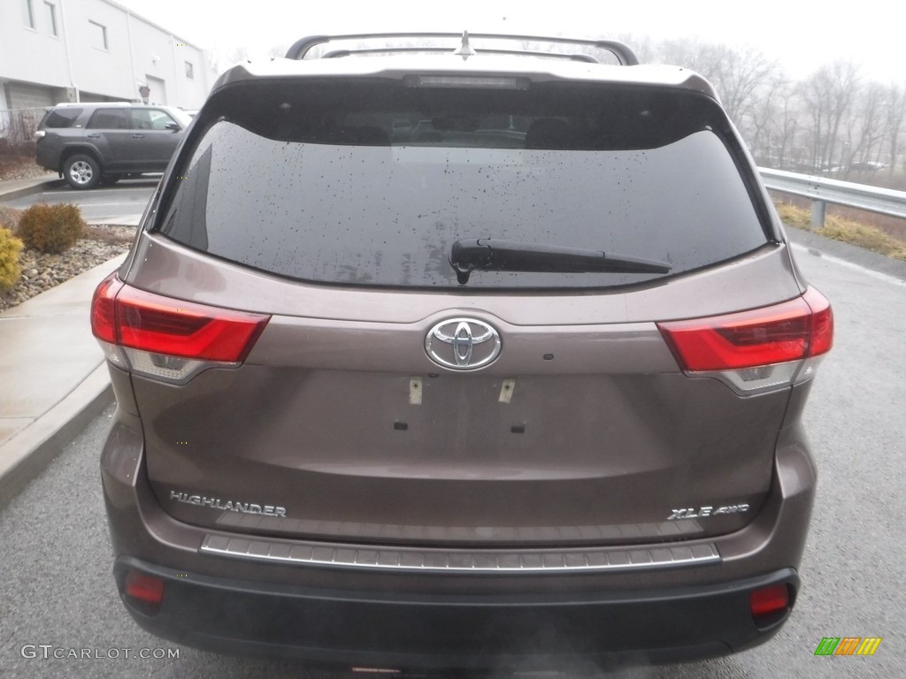 2018 Highlander XLE AWD - Toasted Walnut Pearl / Almond photo #14