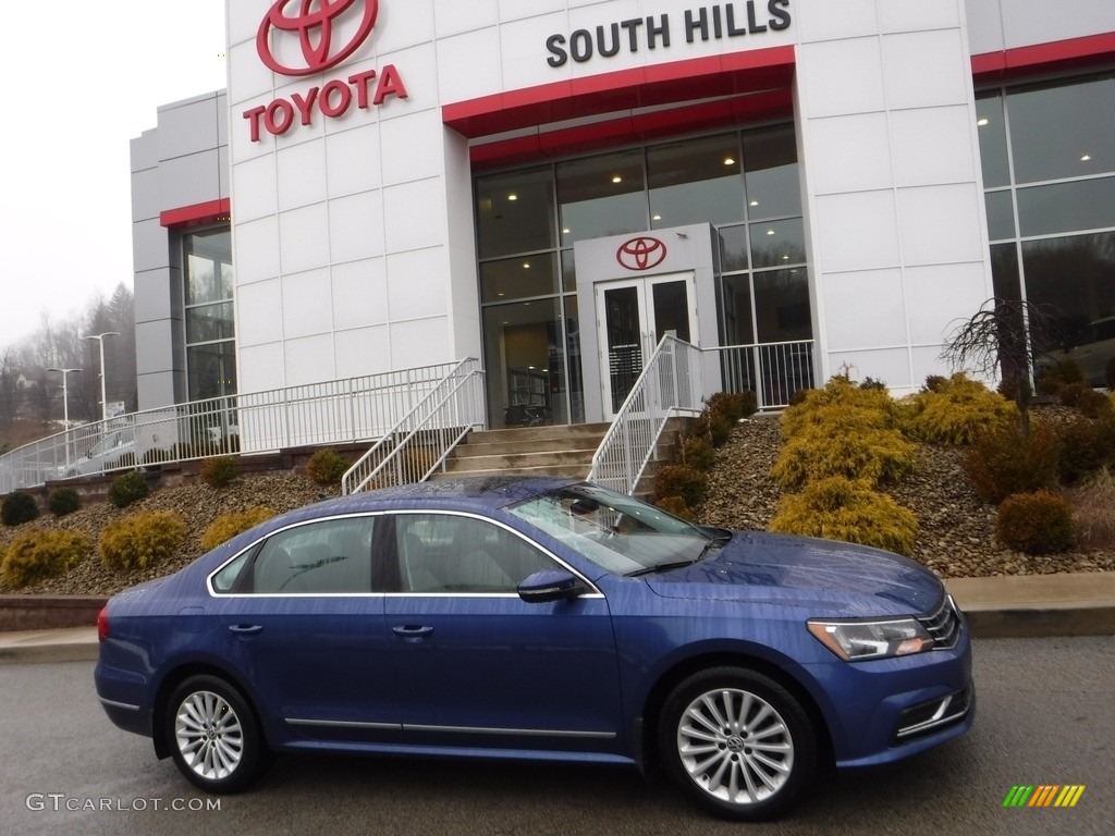 2017 Passat SE Sedan - Reef Blue Metallic / Moonrock Gray photo #2
